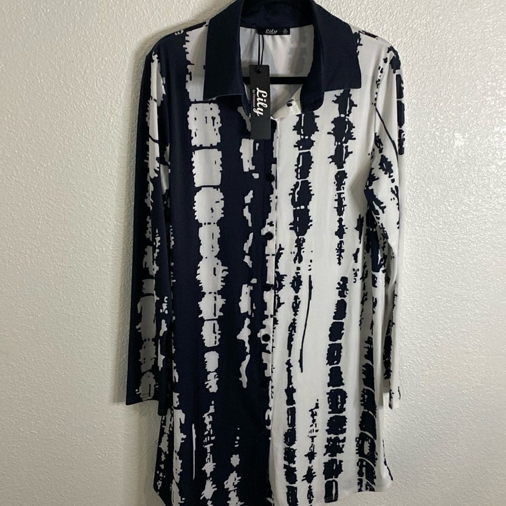 NWT- Lily- black and white abstract, print dress -button up detail-size XL